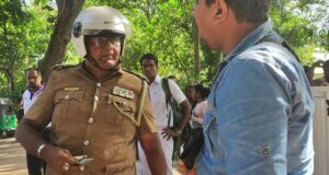 Police officer apologizes to journalist over unlawful arrest