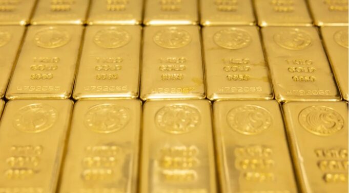 Gold smashes new record of $4,600