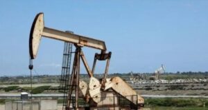 Oil prices surge amid mixed signals on US-Iran peace talks