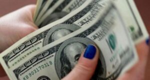 Dollar rate today : Selling rate edges towards Rs. 320