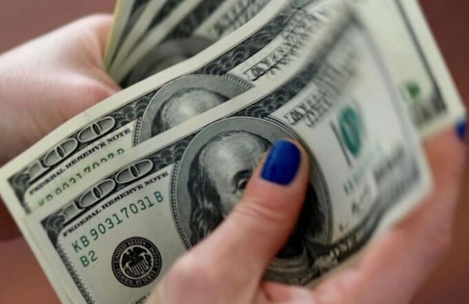 Dollar rate today : Selling rate edges towards Rs. 320