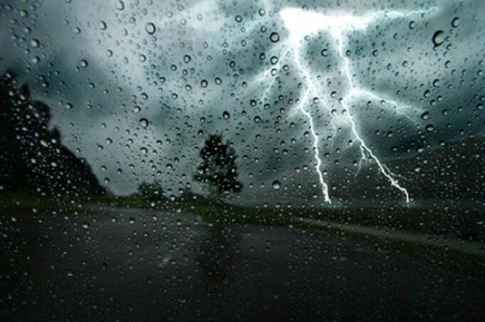 Lightning advisory : Red alert issued to 10 districts