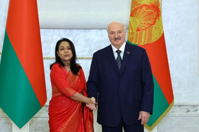 Sri Lankan Ambassador presents Letters of Credence to President of Belarus