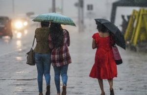 Sunday: Heavy rainfall above 100 mm forecast in several areas