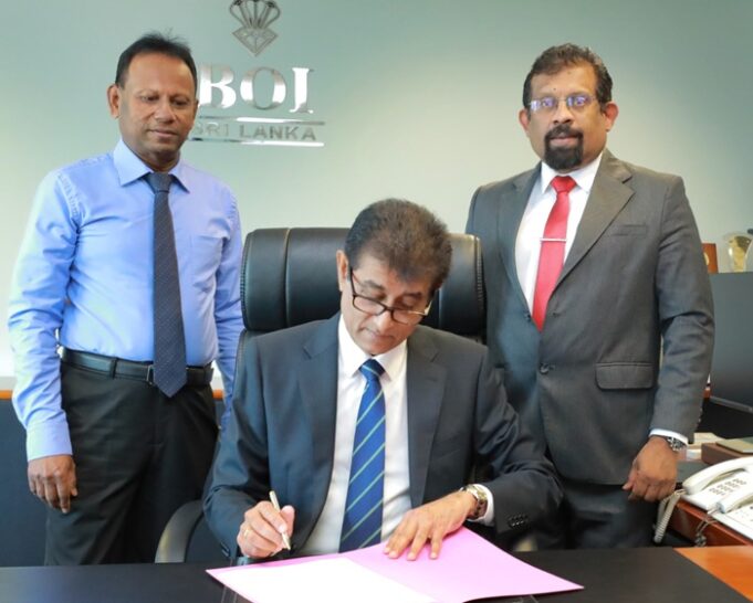 Duminda Hulangamuwa assumes duties as new BOI Chairman